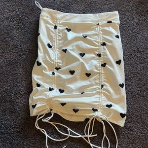WHITE/BLACK HEART BODYCON SKIRT
